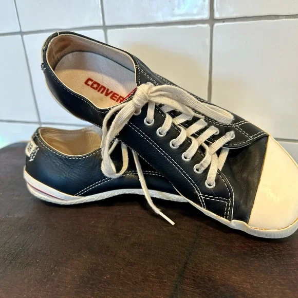 Limited Edition 2009 Converse All Star Sneakers - Picture 2 of 5